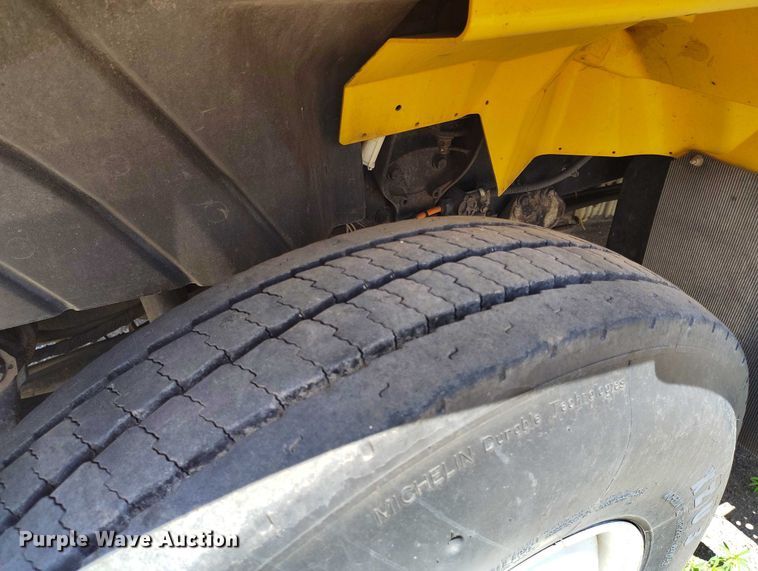 image for item IP9625 2005 International 7400 dump truck