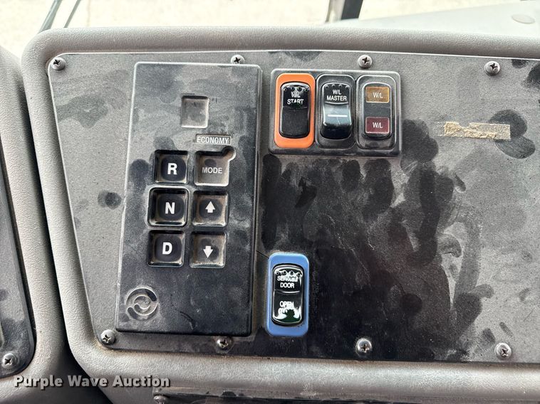 image for item MO9290 2007 Blue Bird All American school bus