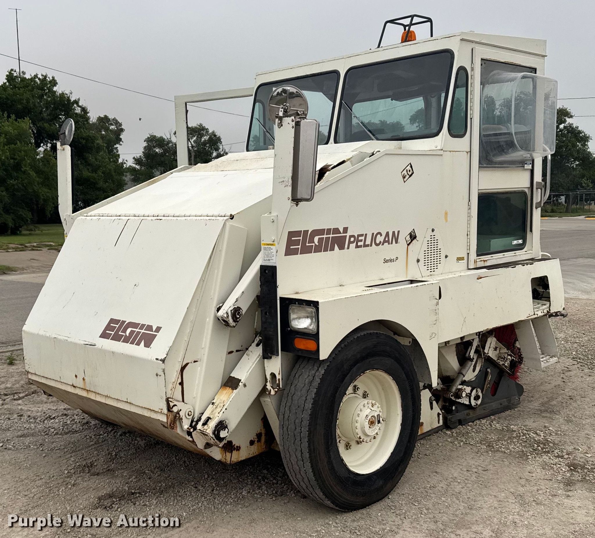 1994 Elgin Pelican P street sweeper truck in La Crosse, KS