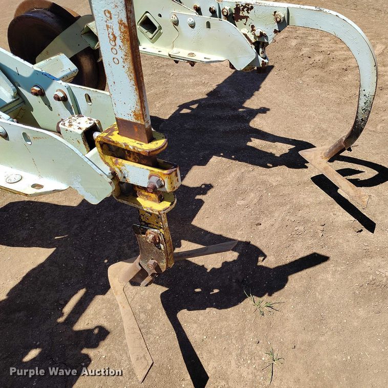 image for item DP4967 Orthman  332-015 row crop cultivator