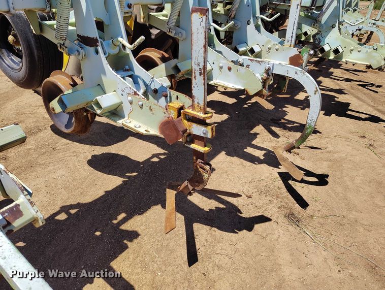 image for item DP4967 Orthman  332-015 row crop cultivator