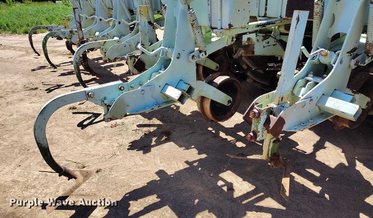 image for item DP4967 Orthman  332-015 row crop cultivator