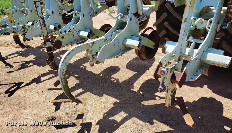 image for item DP4967 Orthman  332-015 row crop cultivator