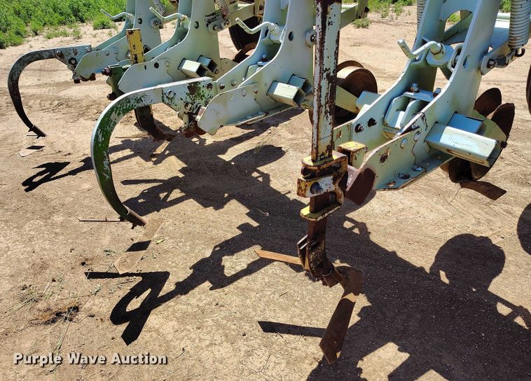 image for item DP4967 Orthman  332-015 row crop cultivator