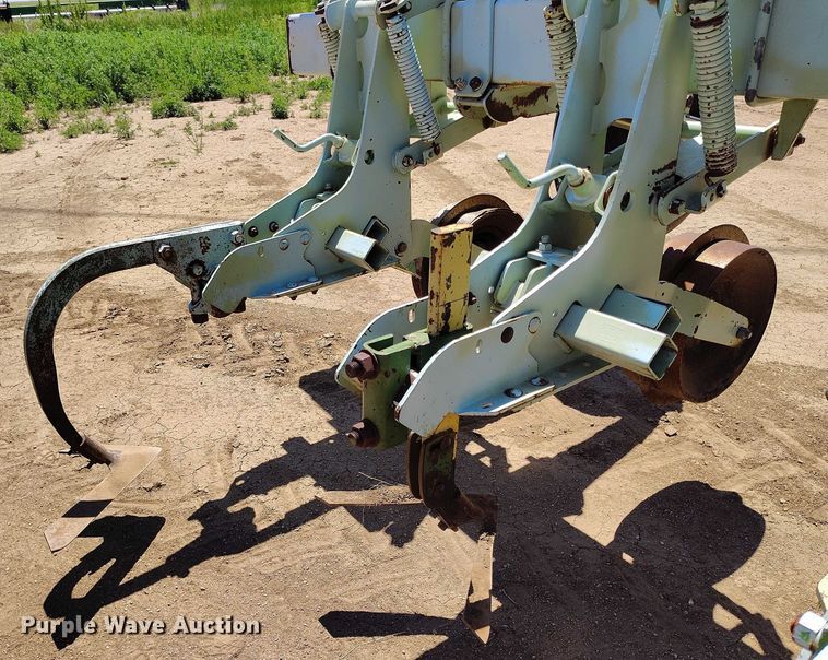 image for item DP4967 Orthman  332-015 row crop cultivator