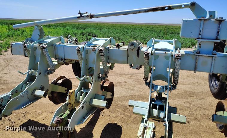 image for item DP4967 Orthman  332-015 row crop cultivator