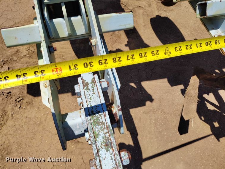 image for item DP4967 Orthman  332-015 row crop cultivator