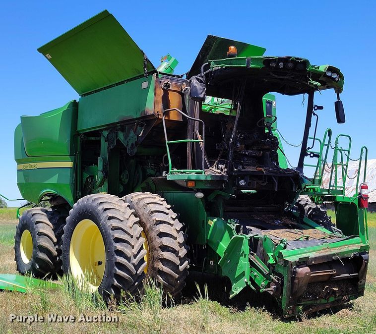 image for item DP5012 2012 John Deere S680 combine