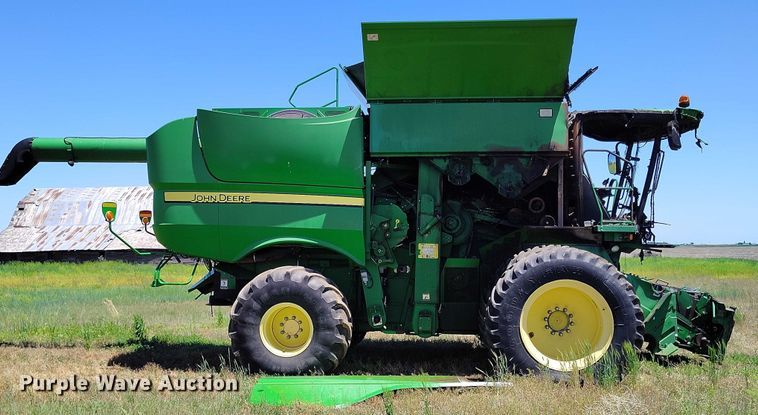 image for item DP5012 2012 John Deere S680 combine