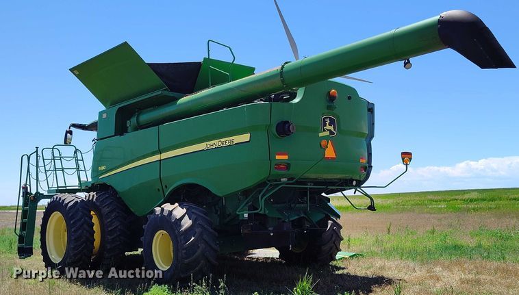 image for item DP5012 2012 John Deere S680 combine