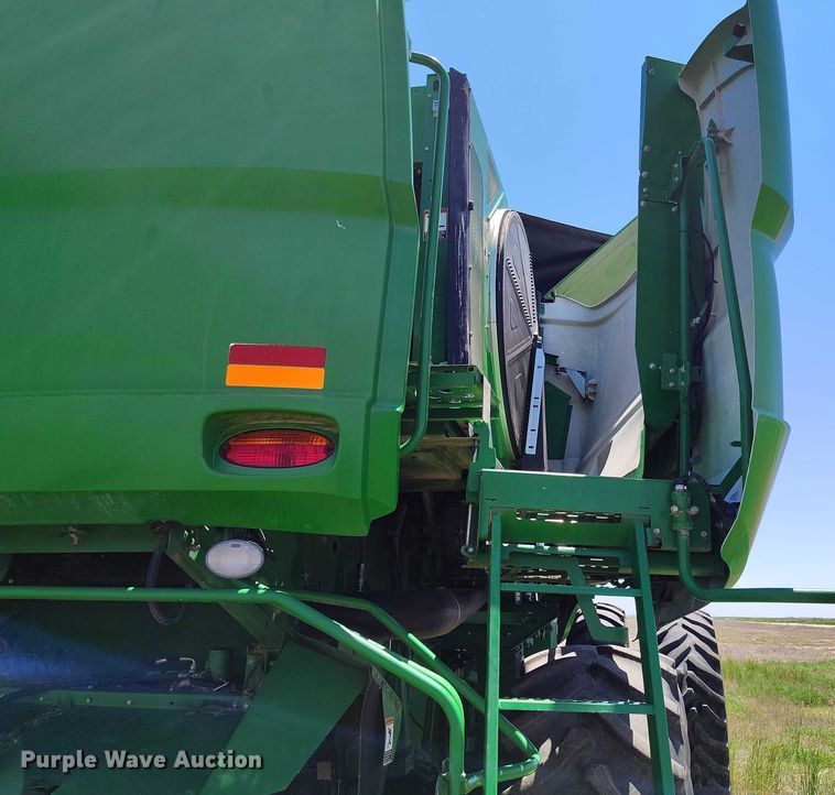 image for item DP5012 2012 John Deere S680 combine