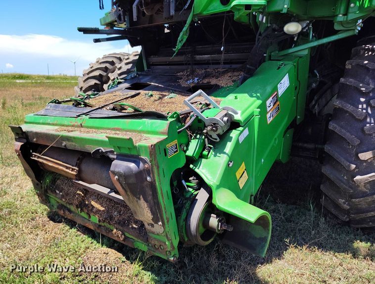 image for item DP5012 2012 John Deere S680 combine