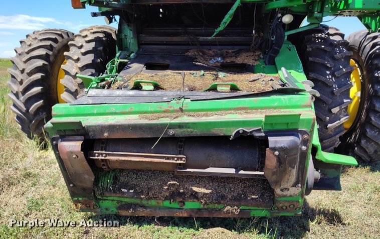 image for item DP5012 2012 John Deere S680 combine