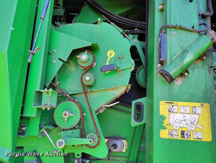 image for item DP5012 2012 John Deere S680 combine