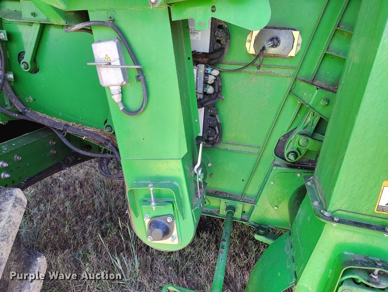 image for item DP5012 2012 John Deere S680 combine