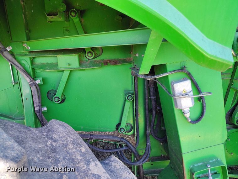 image for item DP5012 2012 John Deere S680 combine