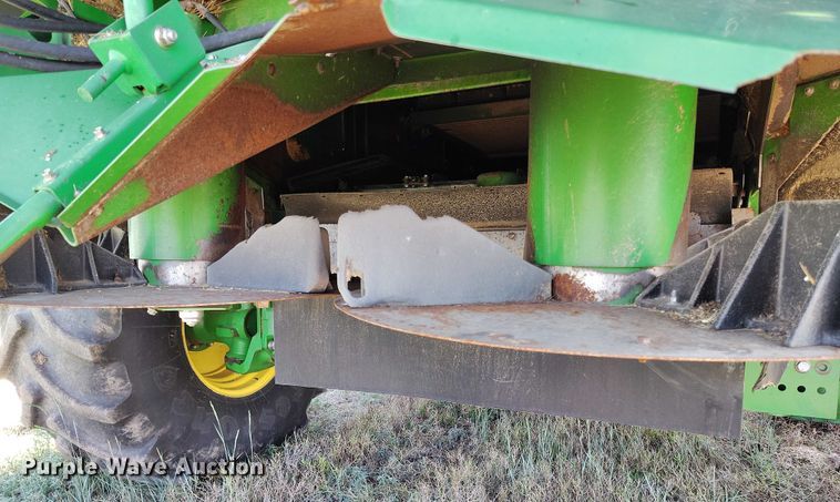 image for item DP5012 2012 John Deere S680 combine