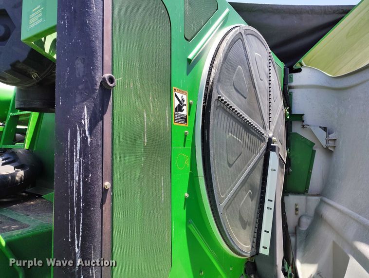 image for item DP5012 2012 John Deere S680 combine