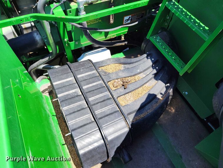 image for item DP5012 2012 John Deere S680 combine
