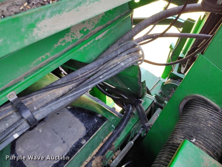 image for item DP5012 2012 John Deere S680 combine