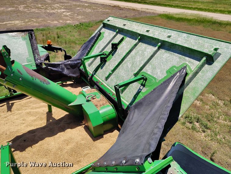 image for item DP5012 2012 John Deere S680 combine