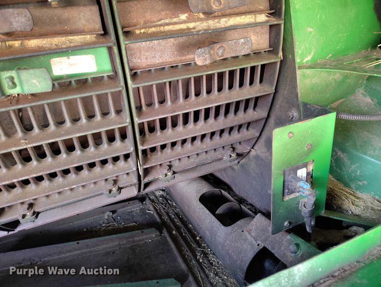 image for item DP5012 2012 John Deere S680 combine