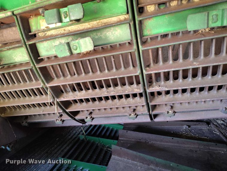 image for item DP5012 2012 John Deere S680 combine