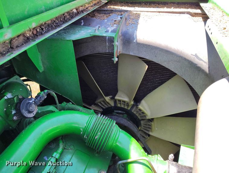 image for item DP5012 2012 John Deere S680 combine