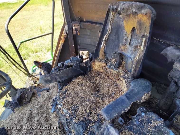 image for item DP5012 2012 John Deere S680 combine