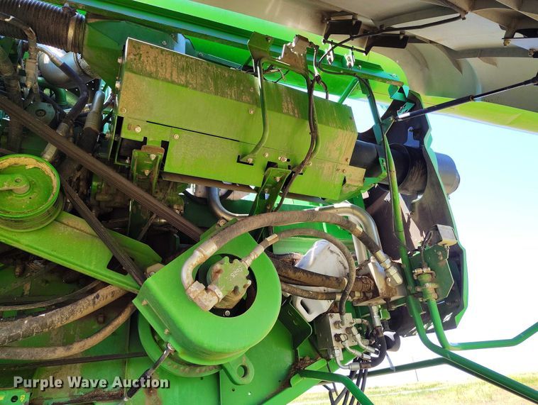 image for item DP5012 2012 John Deere S680 combine