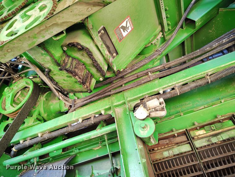 image for item DP5012 2012 John Deere S680 combine
