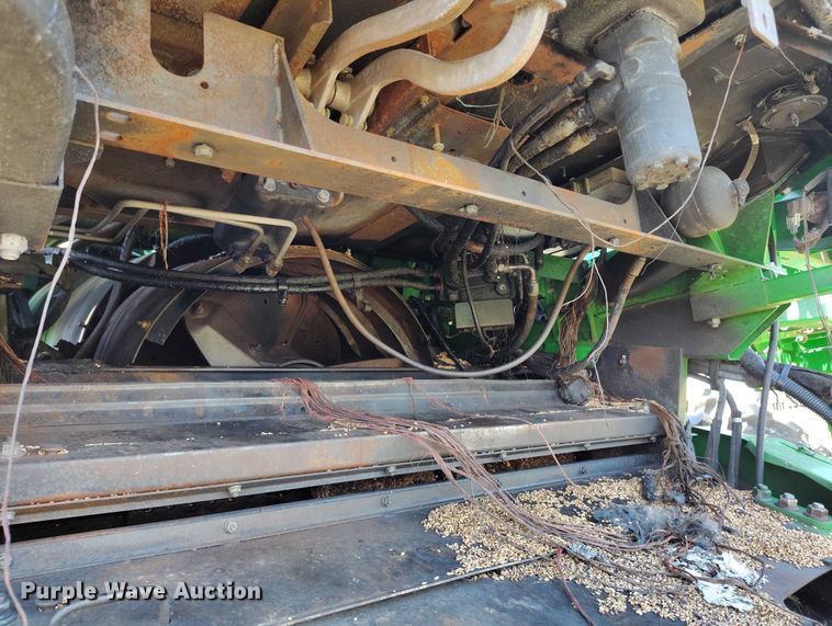 image for item DP5012 2012 John Deere S680 combine