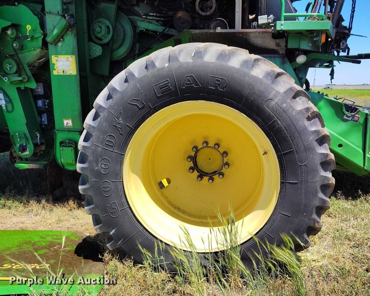 image for item DP5012 2012 John Deere S680 combine
