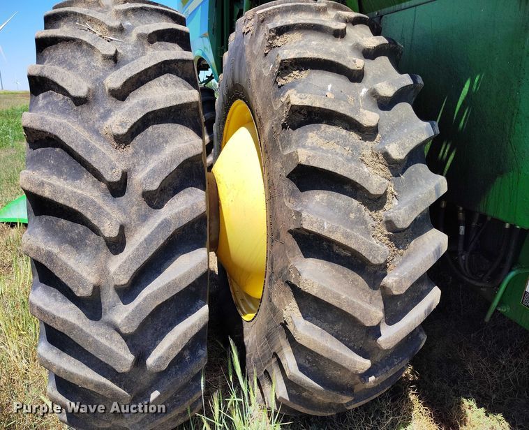 image for item DP5012 2012 John Deere S680 combine