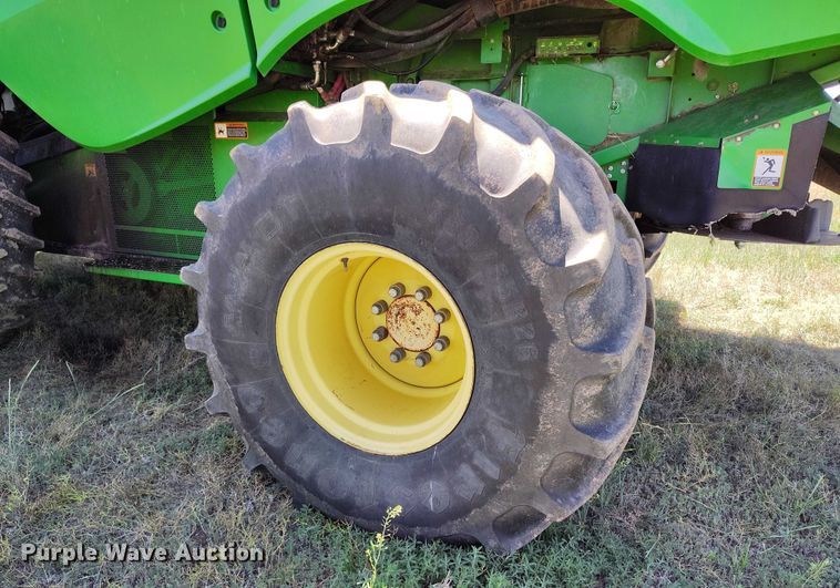 image for item DP5012 2012 John Deere S680 combine