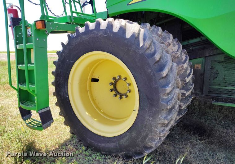 image for item DP5012 2012 John Deere S680 combine