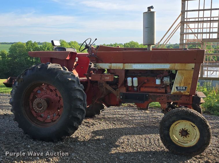 image for item DR3774 1974 International Farmall 966 tractor