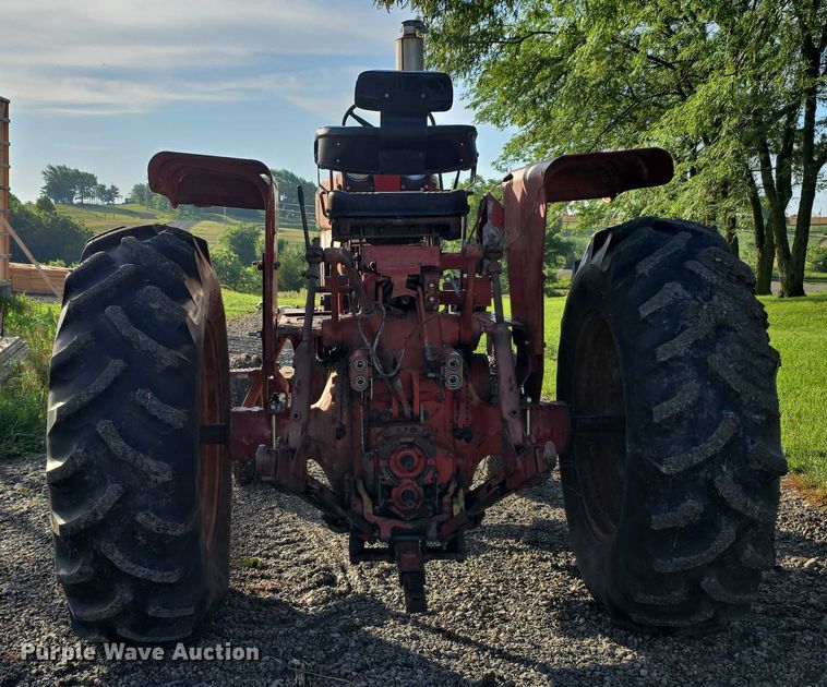 image for item DR3774 1974 International Farmall 966 tractor