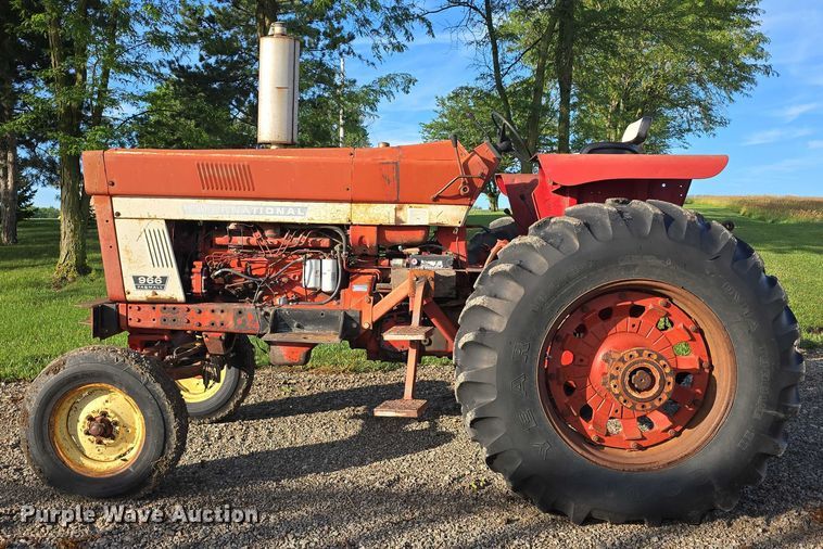 image for item DR3774 1974 International Farmall 966 tractor