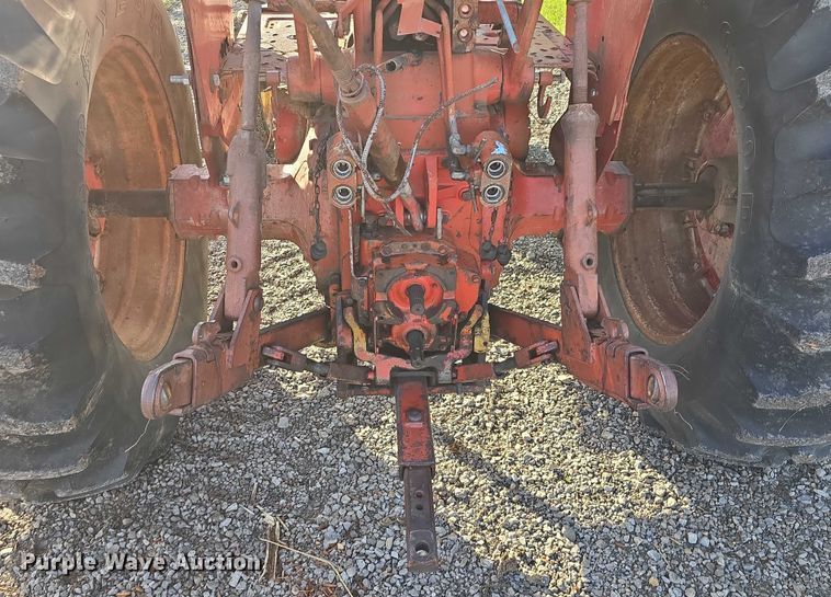 image for item DR3774 1974 International Farmall 966 tractor
