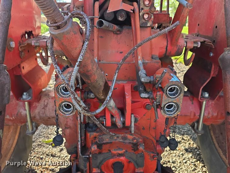 image for item DR3774 1974 International Farmall 966 tractor