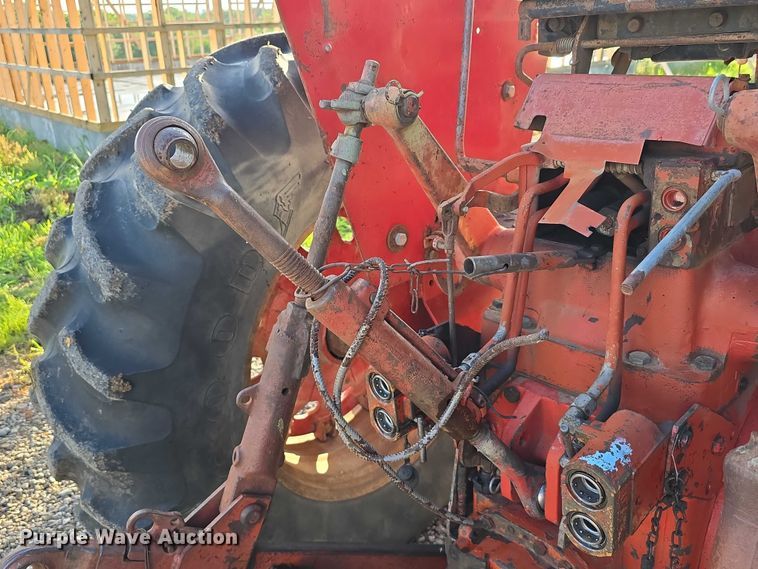 image for item DR3774 1974 International Farmall 966 tractor