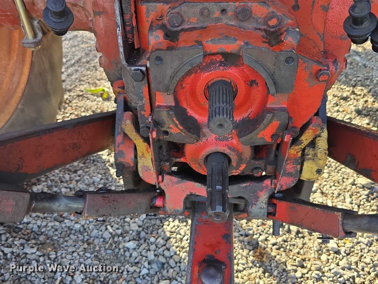 image for item DR3774 1974 International Farmall 966 tractor