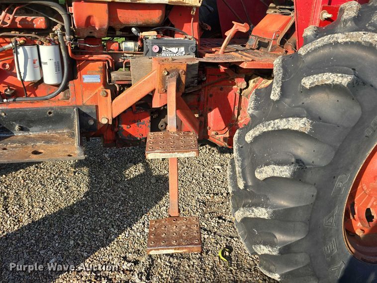 image for item DR3774 1974 International Farmall 966 tractor