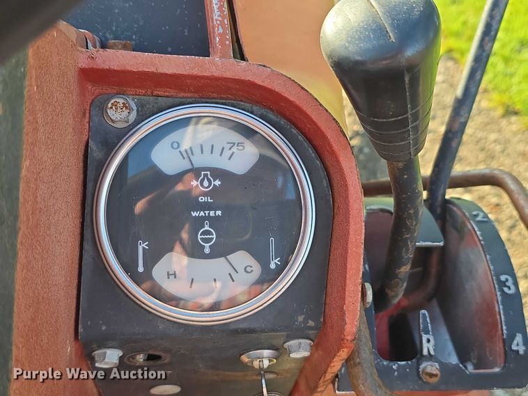 image for item DR3774 1974 International Farmall 966 tractor