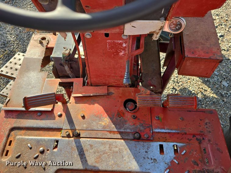 image for item DR3774 1974 International Farmall 966 tractor