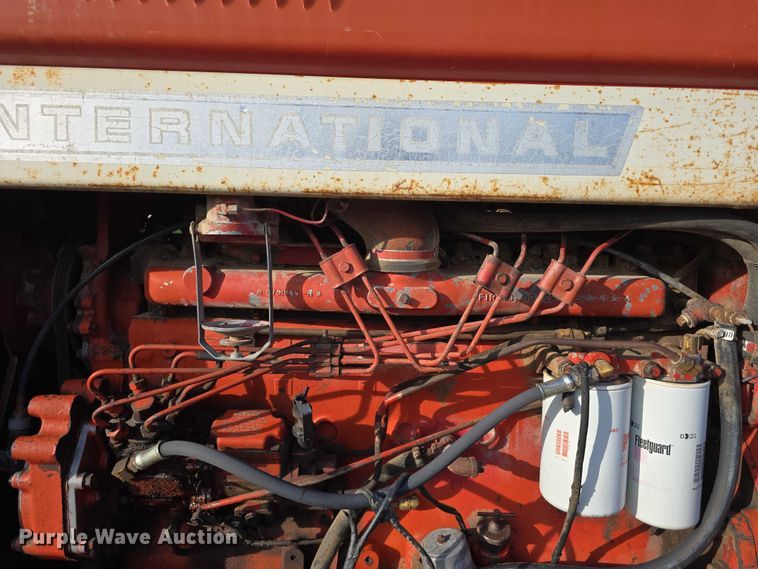 image for item DR3774 1974 International Farmall 966 tractor