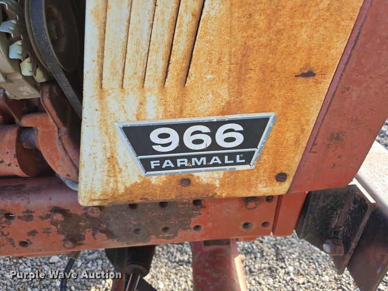 image for item DR3774 1974 International Farmall 966 tractor