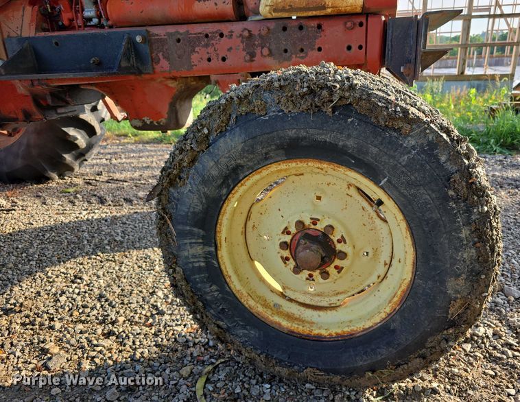 image for item DR3774 1974 International Farmall 966 tractor