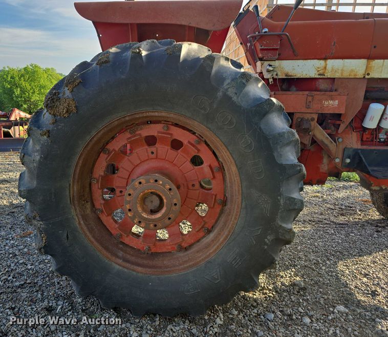 image for item DR3774 1974 International Farmall 966 tractor